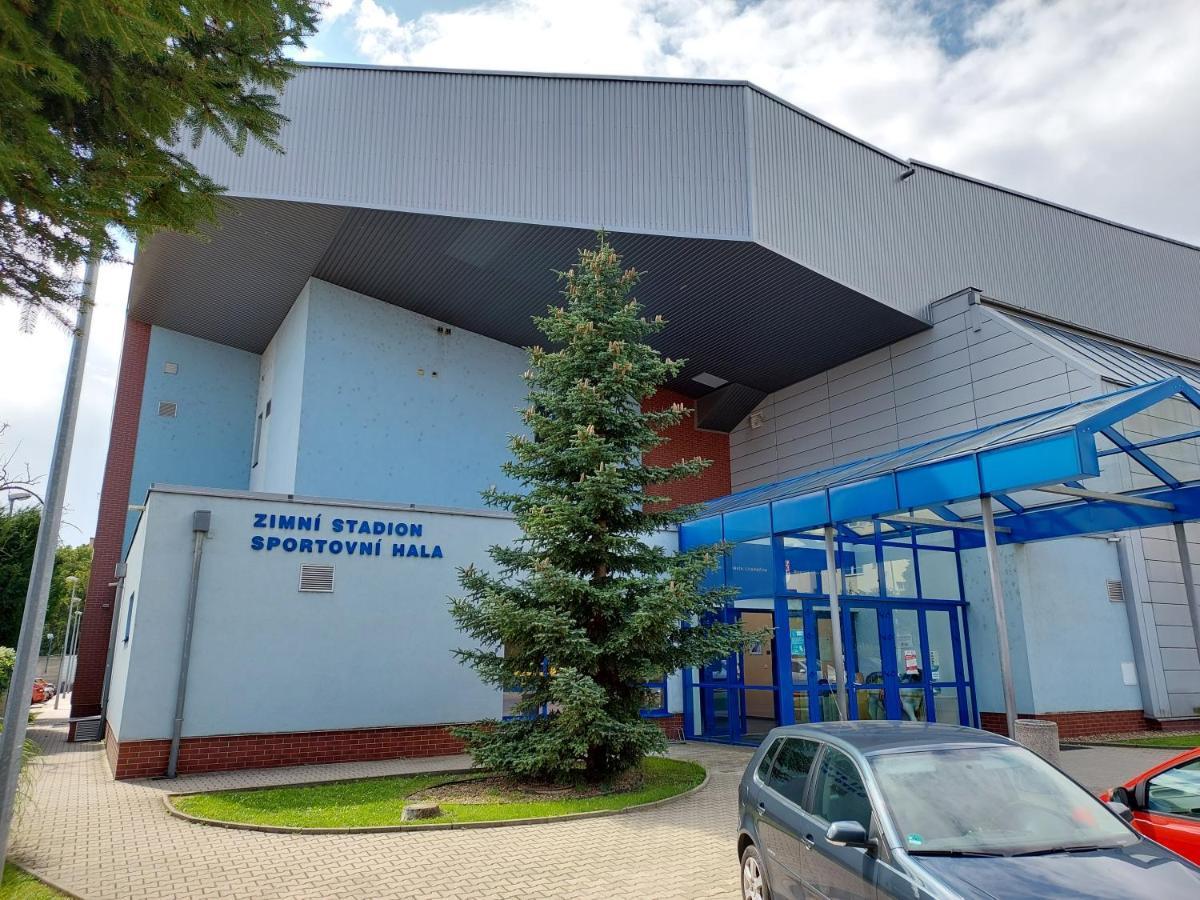 Ubytovna Zimni Stadion Литомержице Экстерьер фото